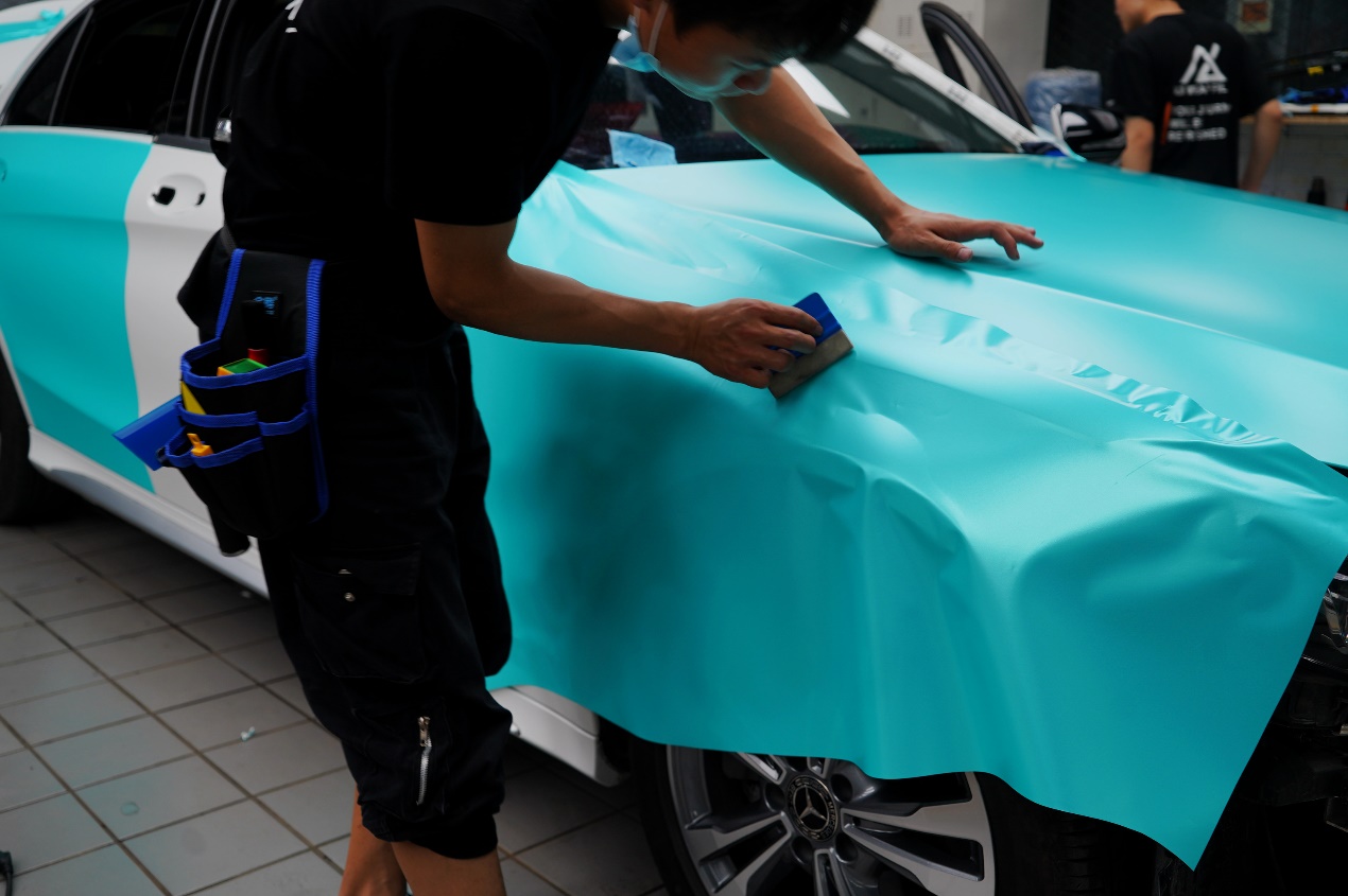 生活就应该多姿多彩老婆的奔驰c260改色电光tiffany蓝