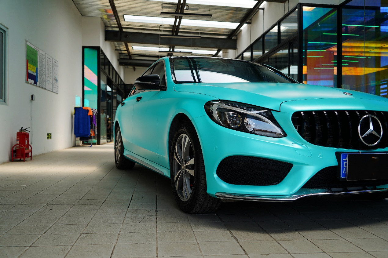 生活就应该多姿多彩老婆的奔驰c260改色电光tiffany蓝