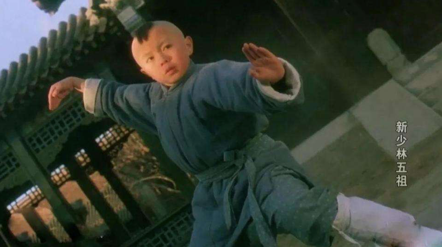 《新少林五祖》时,剧组到少年宫挑选一批会练武术的小孩演员,当时谢苗