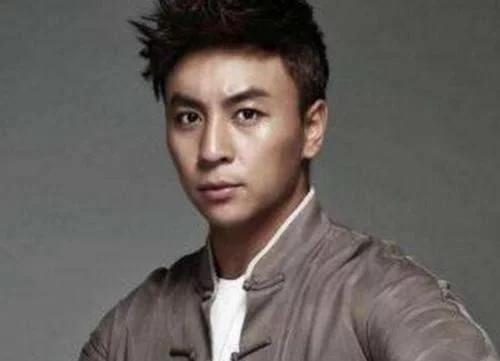 他5岁凭旋风小子爆火因被当摇钱树15岁才上学今无戏可拍