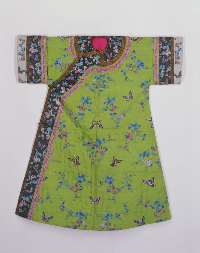 现实里清朝女子的服饰真如清宫剧里演员穿的那样好看吗?