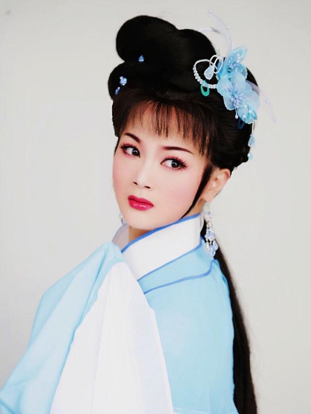 潘前卫死皮赖脸追越剧花旦裘丹莉,狂追半年被接受,自称有夫妻相