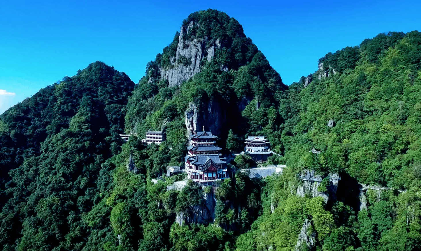 相约云中净土享受世间桃源到安康南宫山体验25的清爽