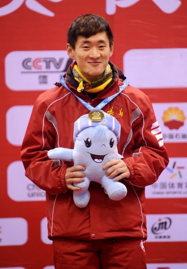 17岁成短道世界冠军 脸上曾缝30多针 退役后他进人大读书|梁文豪|短道