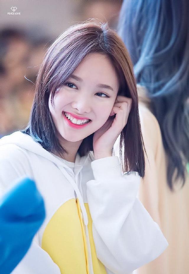 元气满满,标准果汁相的女团爱豆,她笑起来真的太明朗了!