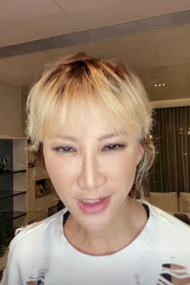 45岁李玟义演不忘热舞大秀好身材直播时却皮肤黑黄大变样