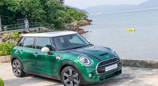 周末试驾mini Cooper S的60周年限定版车型感受如何 新浪汽车