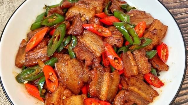 米饭杀手辣椒炒五花肉无敌好吃的下饭菜