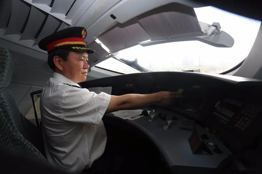 火车司机将退出历史舞台,盘点大满贯老司机"玩"过的各种车