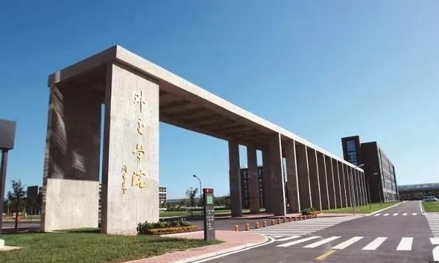 2020年中国大学新生质量排名前30强,这所双非院校引质疑|外交学院