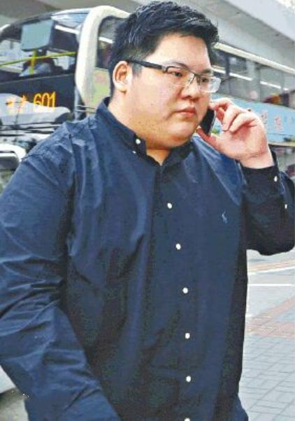 大儿子向佐,虽然也曾是一个超级大胖子,但是后来这个小伙子喜欢上了