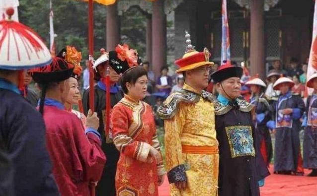 此人自称爱新觉罗后裔乾隆转世