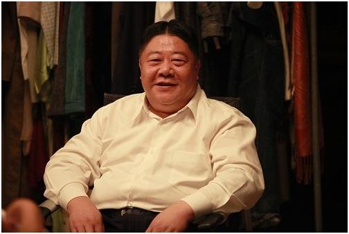 小兵张嘎胖翻译近况曝光身材发福双鬓斑白52岁老来得子