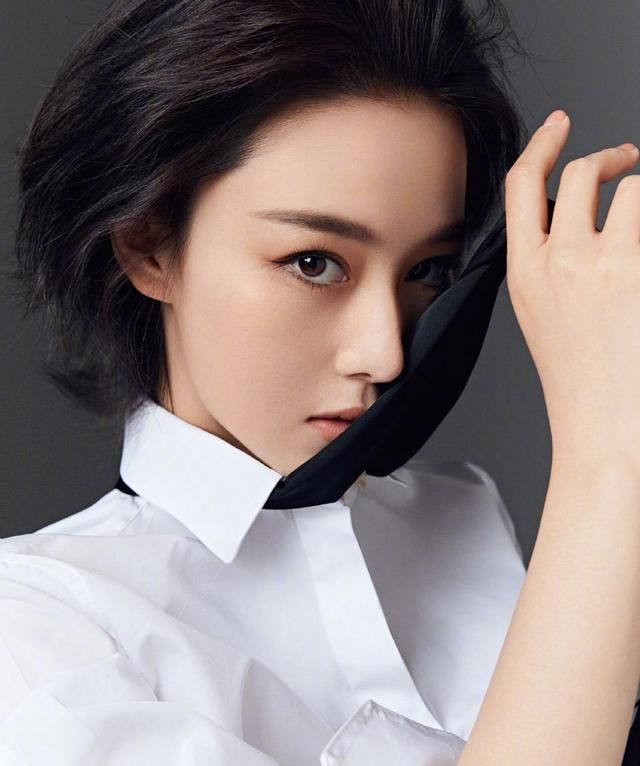 张馨予背头短发造型太a了,果然女生帅起来就没男生什么事了