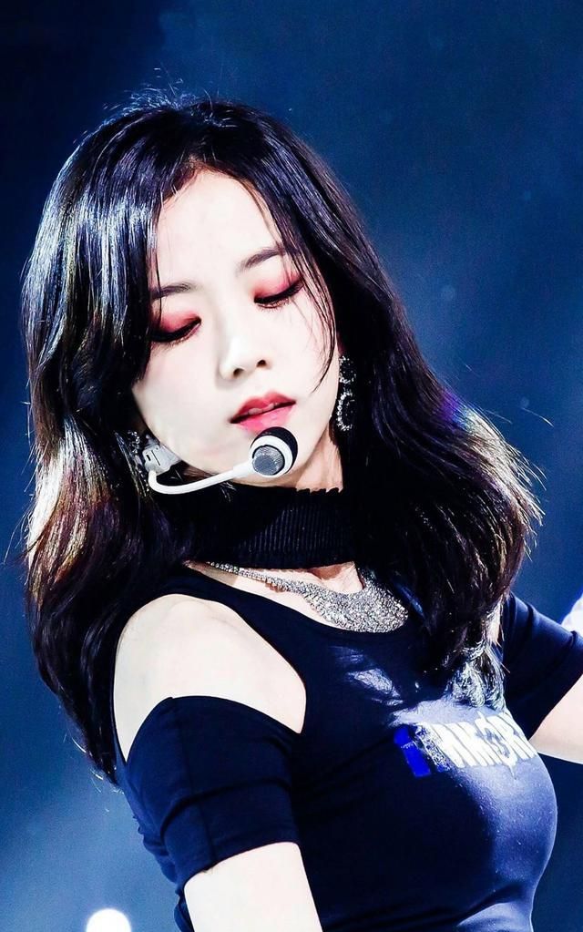 blackpink颜值担当金智秀宛如邻家女孩魅力十足