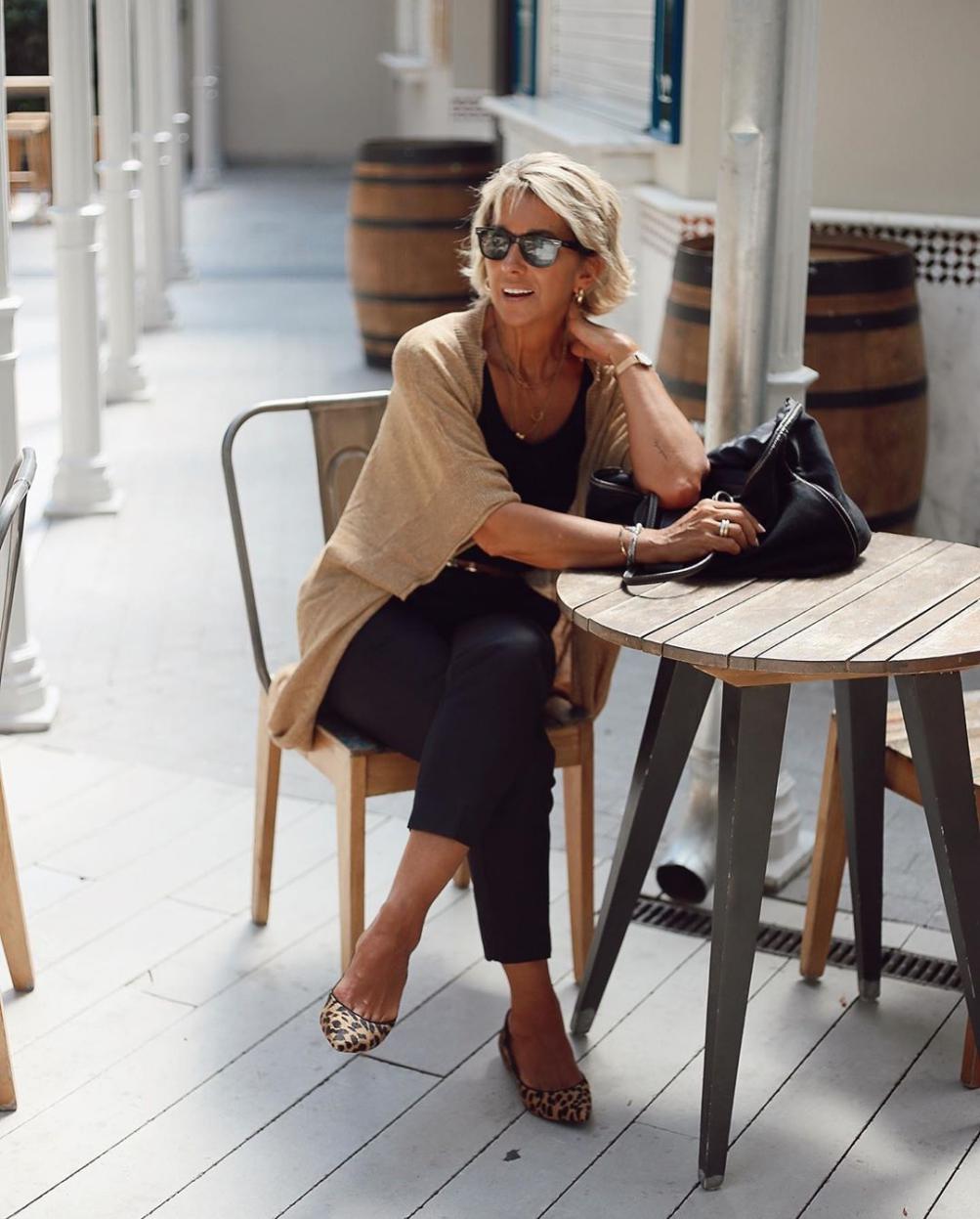 "老来俏"的夏季穿搭模板,这位奶奶告诉你,时尚和年龄真无关