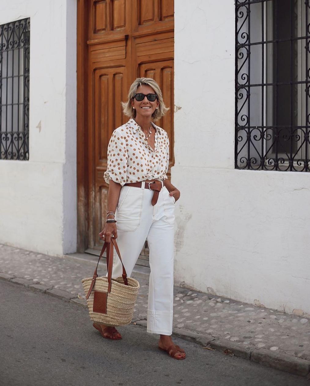 "老来俏"的夏季穿搭模板,这位奶奶告诉你,时尚和年龄真无关