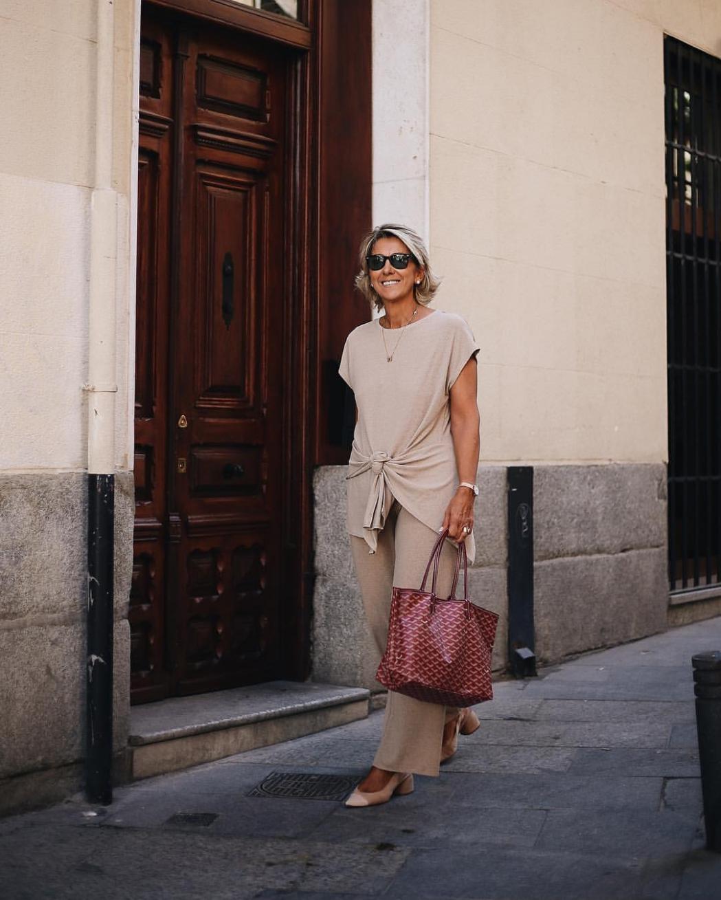 "老来俏"的夏季穿搭模板,这位奶奶告诉你,时尚和年龄真无关