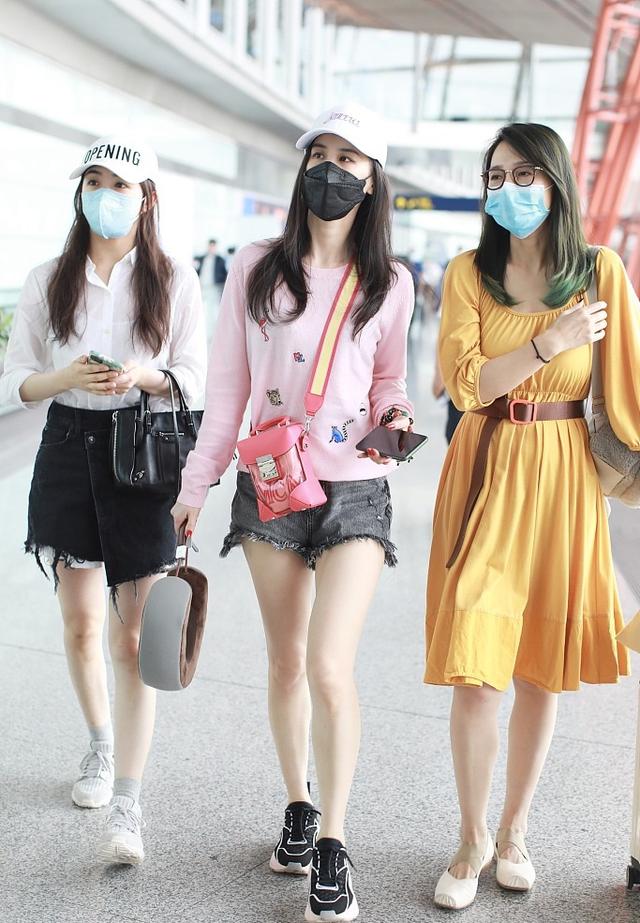 《乘风破浪的姐姐》还未定档,我们提前看看选手们在机场"斗艳"的盛况.