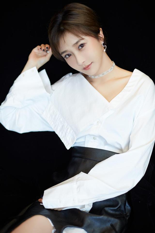 气质御姐歌手陈冰