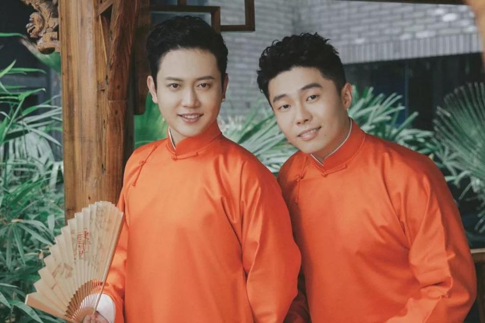 看小抄还背错词,面对着薇娅直播间一亿观众,郭德纲徒弟演砸了