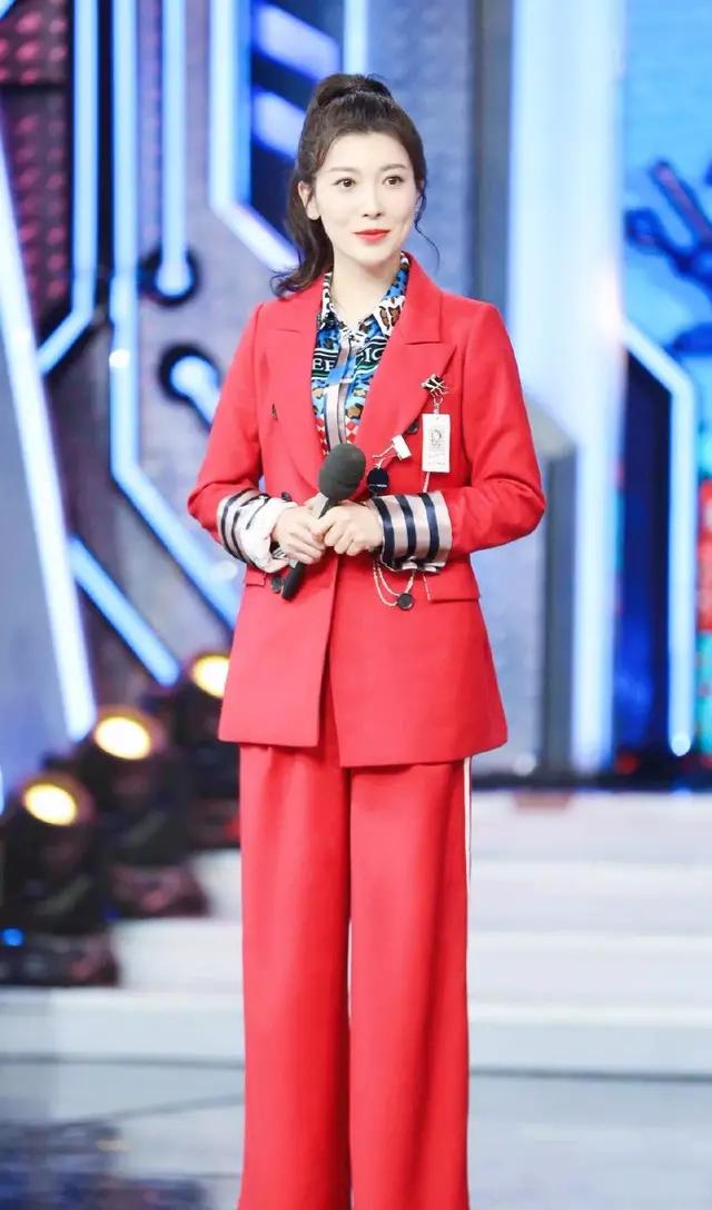 如白飞飞好看,如今她气质更好,局势逆转|白飞飞|张棪琰|王艳_新浪新闻