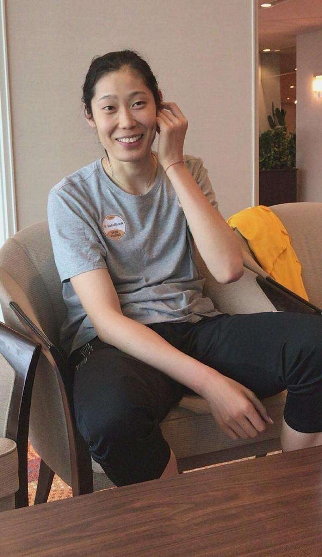 女排队长和帅小伙关系受关注,期待他们成就姻缘|朱婷|李童|中国女排