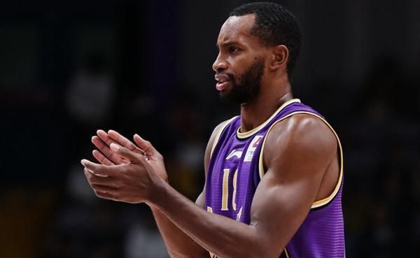 弗格转型!不刷数据 攻防高效 坚持防守 助北控冲击季后赛门票