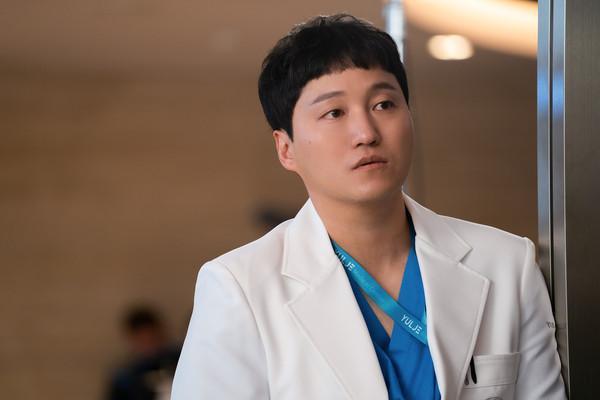 《机智医生》杨硕亨年轻帅照被挖出 尖脸有挺鼻