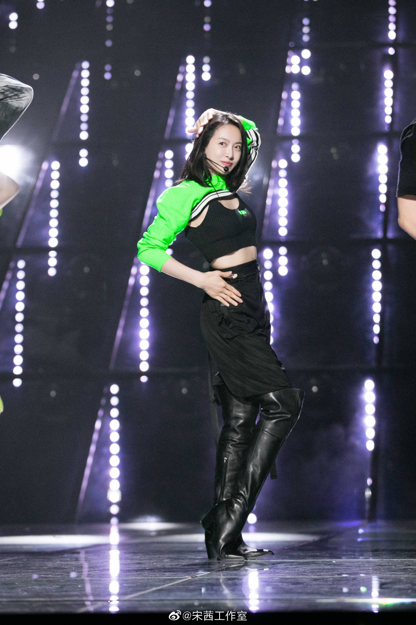 宋茜穿紧身包臀裙热舞魅力四射曲线曼妙姐姐kill太强了