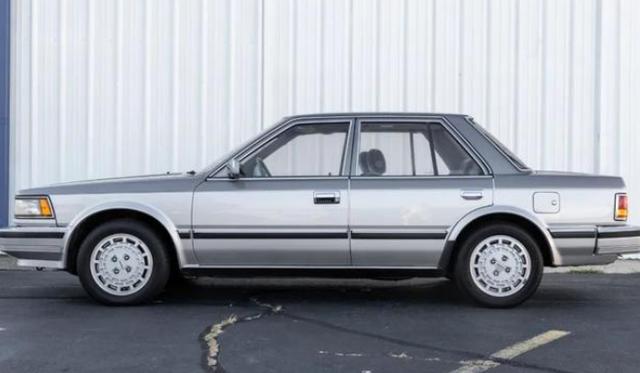 1986年的日产轿车,充满复古情怀,经典不输当下
