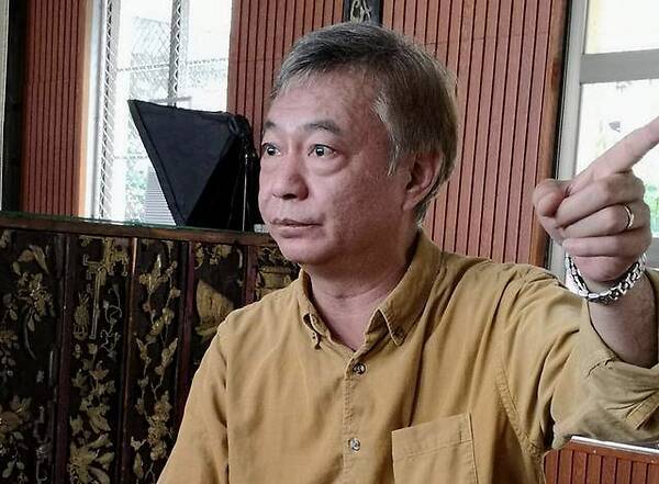 22岁被周润发捧红,拍戏23年仍未发财,如今63岁在广东养鸡|网中人|廖伟