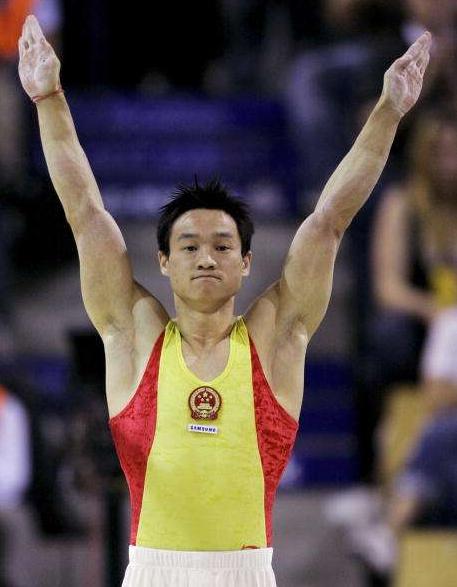 奥运冠军肖钦,事业辉煌,却因富婆女友诈骗,人气一落千丈