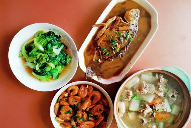 无锡人的晚餐3菜一汤花费100元普通的食材家的味道