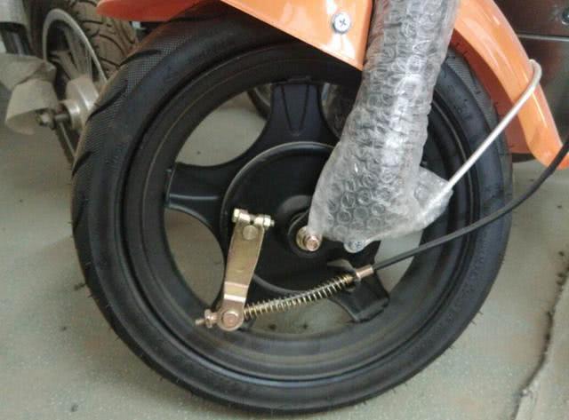 电动车轮胎漏气却打不进气?修车师傅:不要急,按照步骤操作
