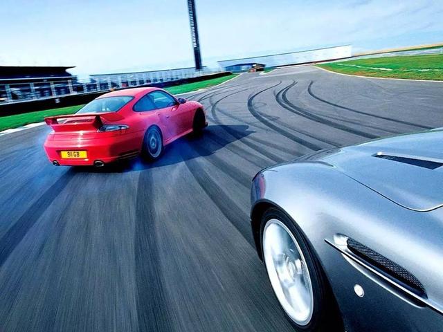 不懂"超车看车头,会车看车尾"?-新浪汽车