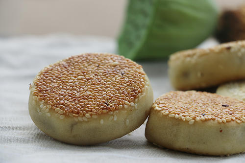 衢州麻饼,皮薄馅多,酥香可口,是衢州人的传统老味道!