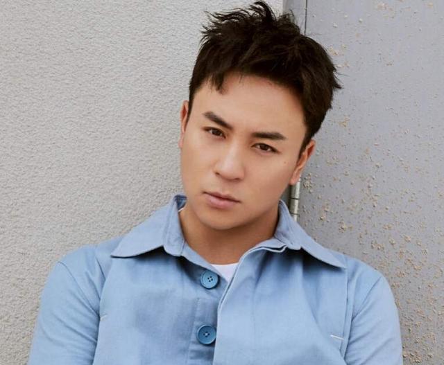 最后,飞龙对演员释小龙也发出了叫板:"释小龙,我是看你电影长大的,你