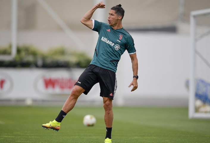 35岁c罗还在进步,3个月没踢球反而更强了!身体变壮,奔袭加速