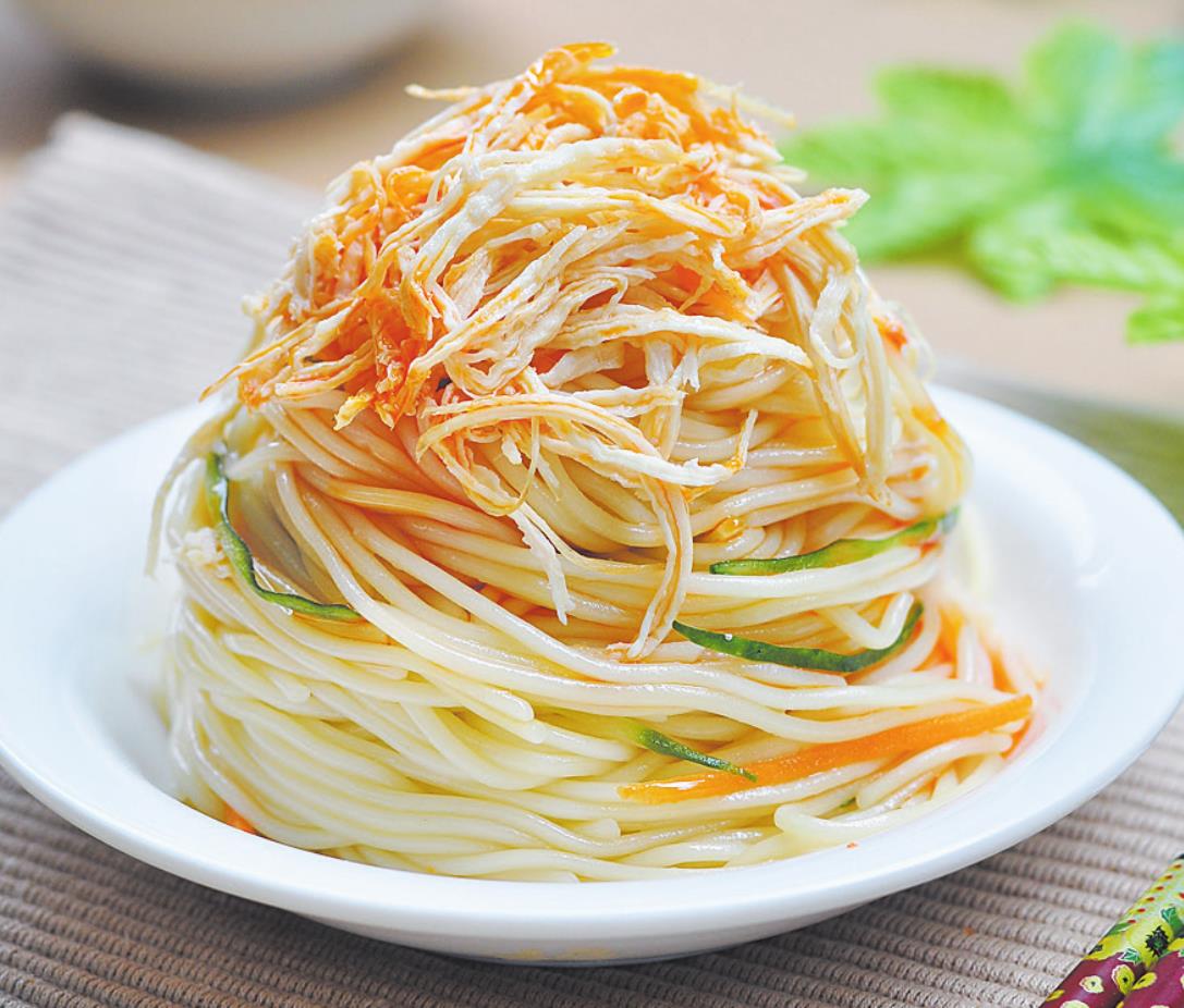 这样做的鸡丝凉面,筋道爽口,步骤简单,夏天吃解暑又开胃