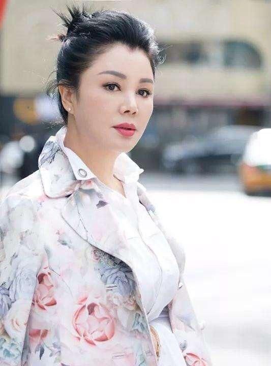 曾被丈夫家暴的著名女星于小慧带儿子净身出户