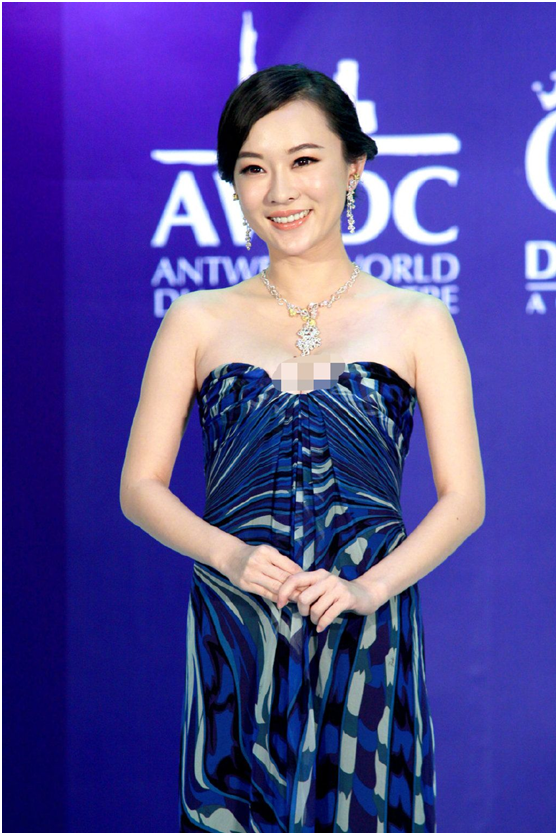 原来10年的霍思燕这么美,一袭修身长裙美到认不出