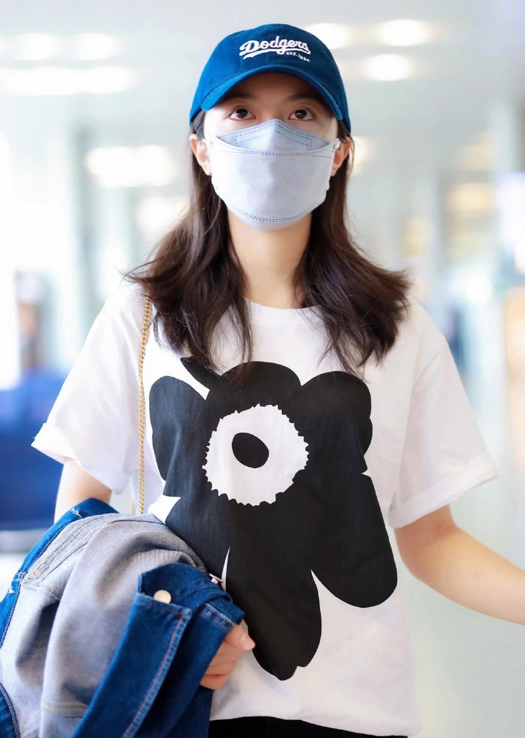 赵今麦能不火吗18岁穿印花短袖紧身裤灵动俏皮少女感爆棚