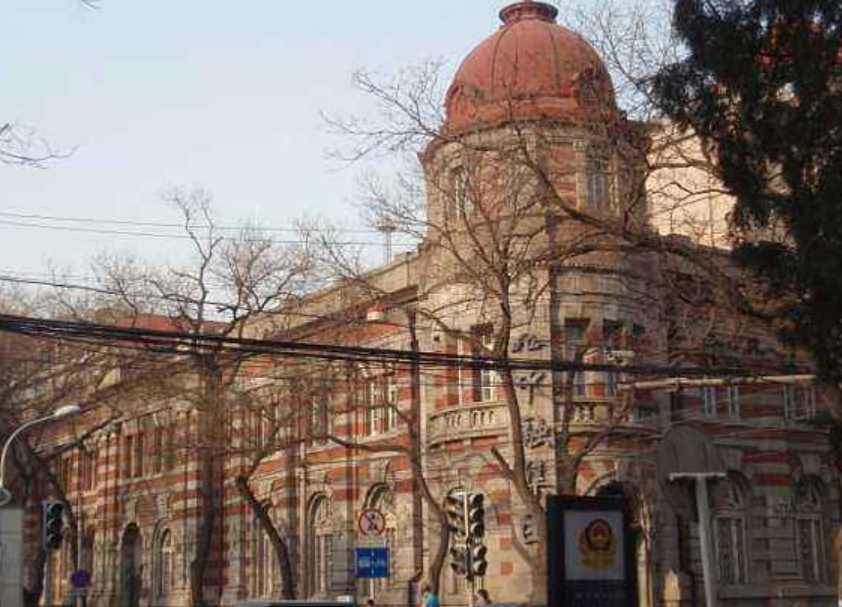 这座教堂的游人,内心都会升腾起无法忽视的震撼之心,作为当时的法租界