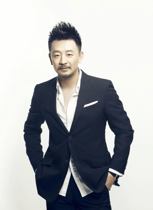 荧屏"恶女"专业户下戏后翻墙谈恋爱还踢黄磊车,她入戏太深?