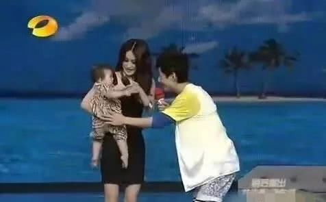 这件事被王思聪侧面印证过,据说她老公出轨了孙莉雅,而韦雪就是王思聪