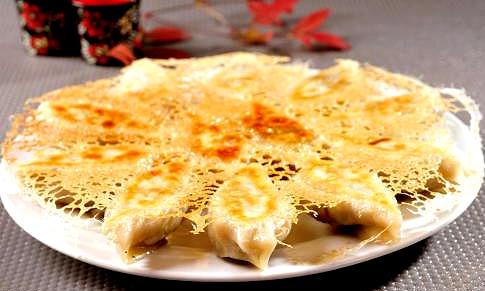 牛肉锅贴 颜色金黄 面皮焦香 馅料鲜嫩