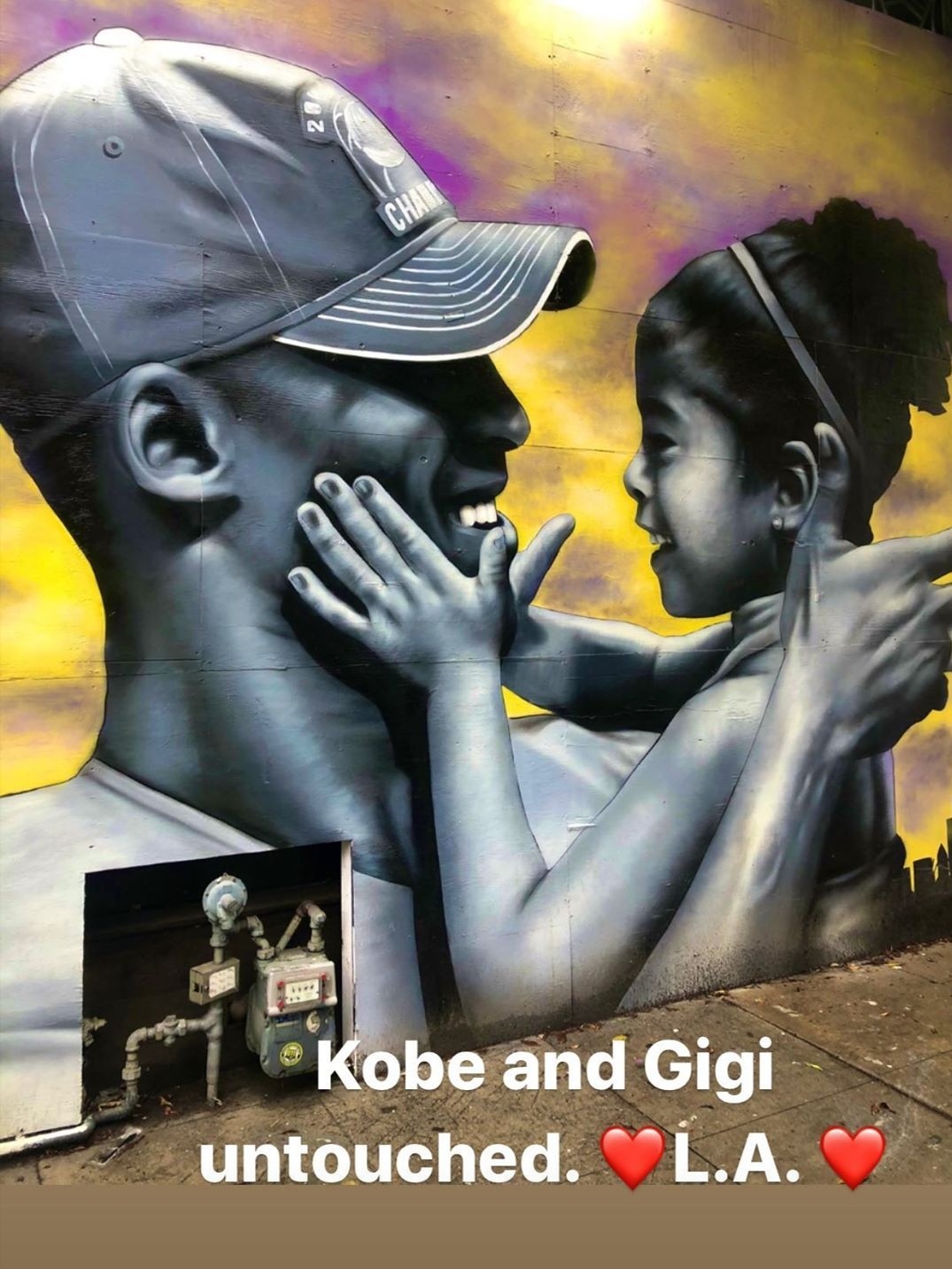 洛杉矶一片混乱,科比gigi壁画仍完好无损