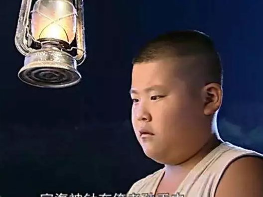 也获得大家的喜爱,饰演胖墩的演员叫杜雨,他在出演这个角色后,就很少