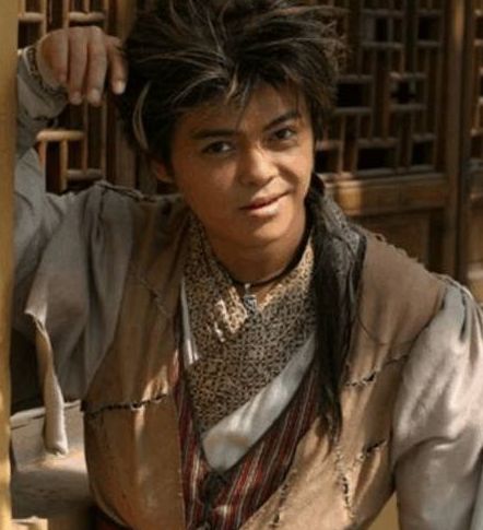 八十年代最火童星,2岁拍戏人人喜爱,长大后生活充满磨难!